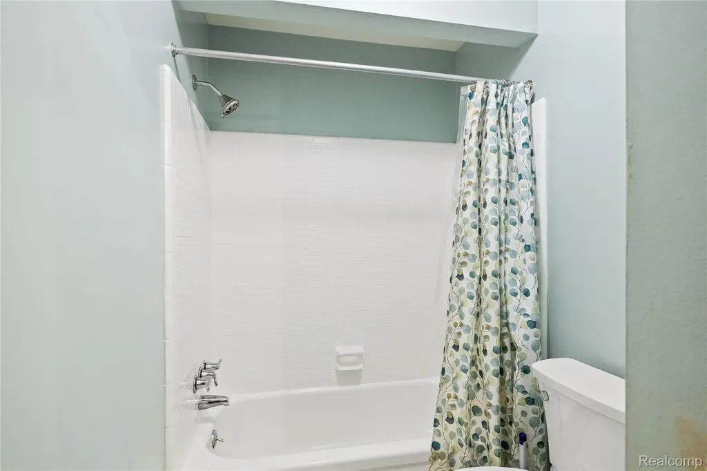 635 E Fox Hills Drive Bloomfield Hills City MI 48304