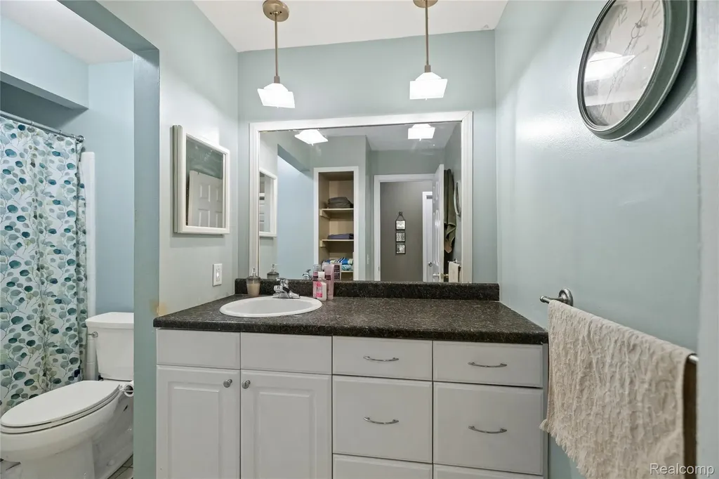 635 E Fox Hills Drive Bloomfield Hills City MI 48304