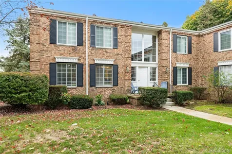 635 E Fox Hills Drive Bloomfield Hills City MI 48304
