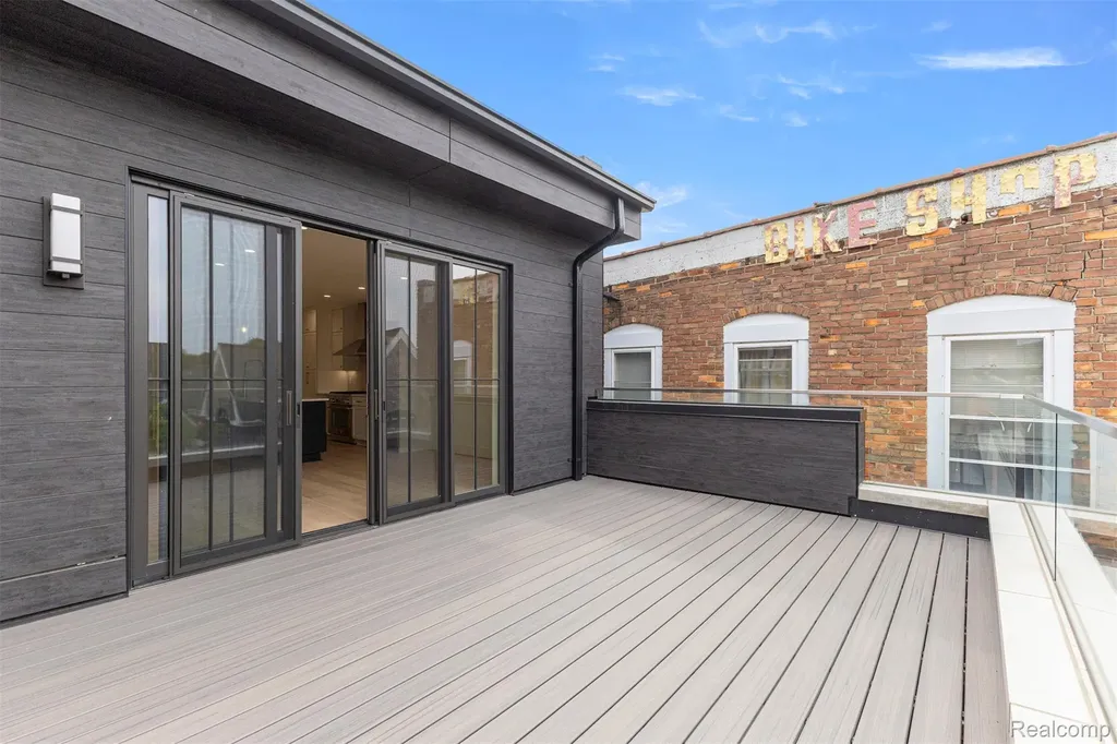 156 N Center Unit 203 Northville City MI 48167