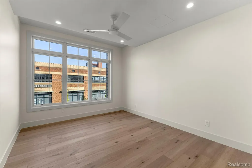 156 N Center Unit 202 Northville City MI 48167