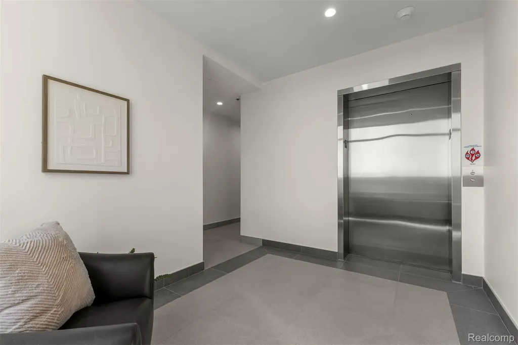156 N Center Unit 202 Northville City MI 48167
