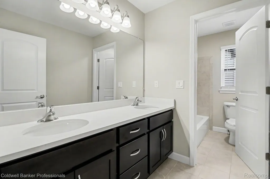 4817 W Stonegate Circle Orion Charter Township MI 48359