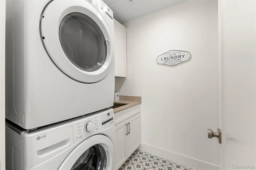 156 N Center Unit 301 Northville City MI 48167