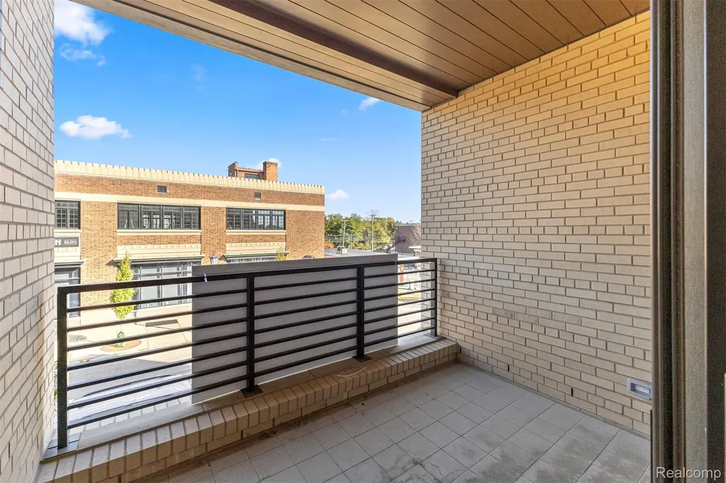 156 N Center Unit 301 Northville City MI 48167