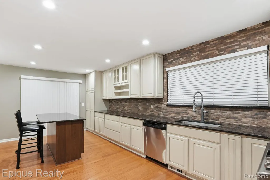 21370 Carlton Drive Macomb Township MI 48044