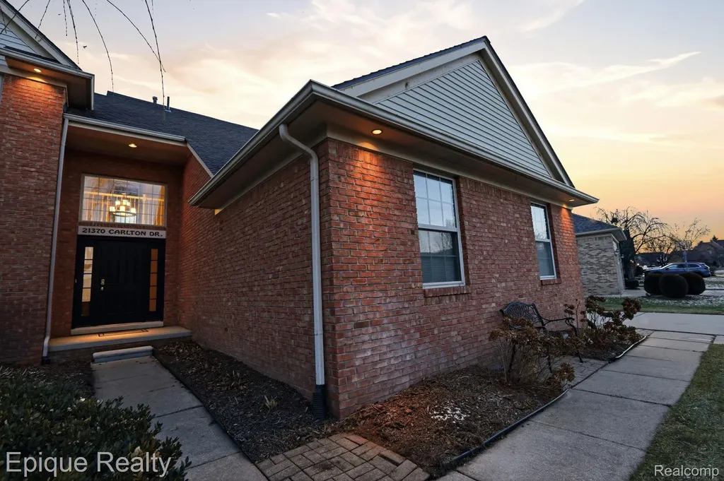 21370 Carlton Drive Macomb Township MI 48044