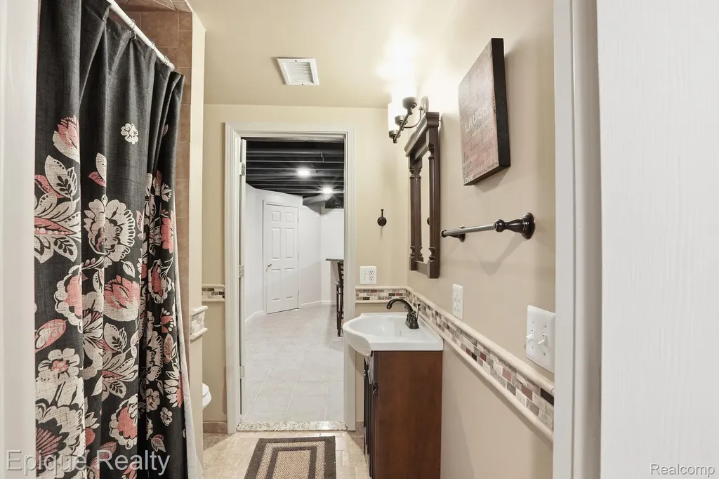 21370 Carlton Drive Macomb Township MI 48044