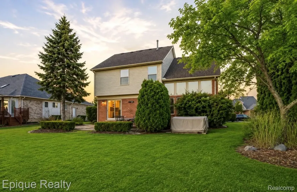 21370 Carlton Drive Macomb Township MI 48044