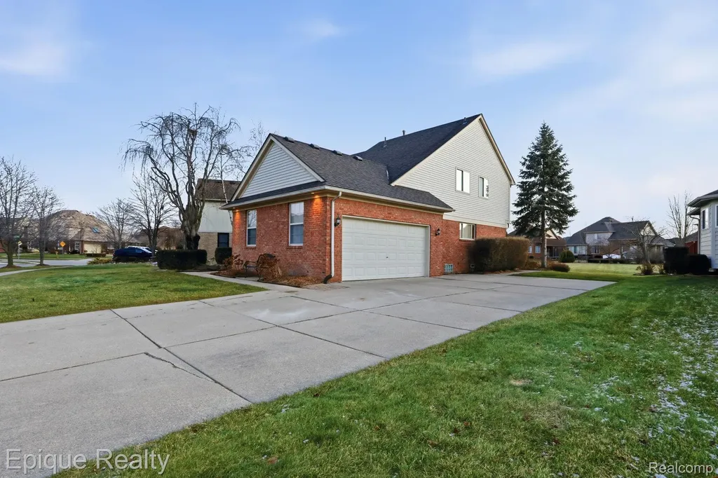 21370 Carlton Drive Macomb Township MI 48044