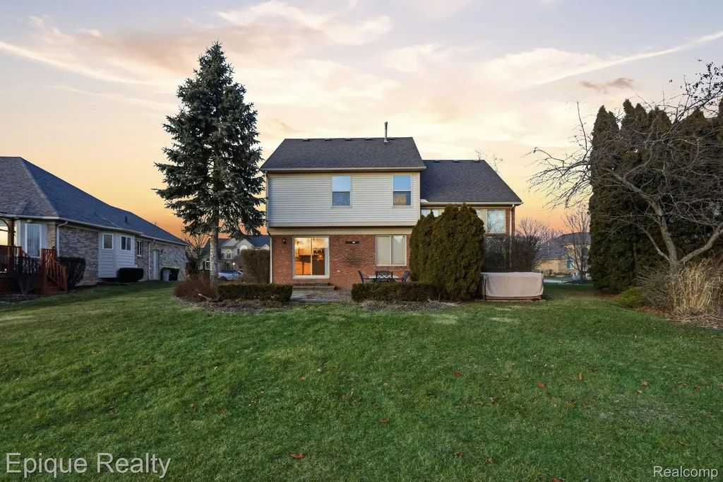 21370 Carlton Drive Macomb Township MI 48044