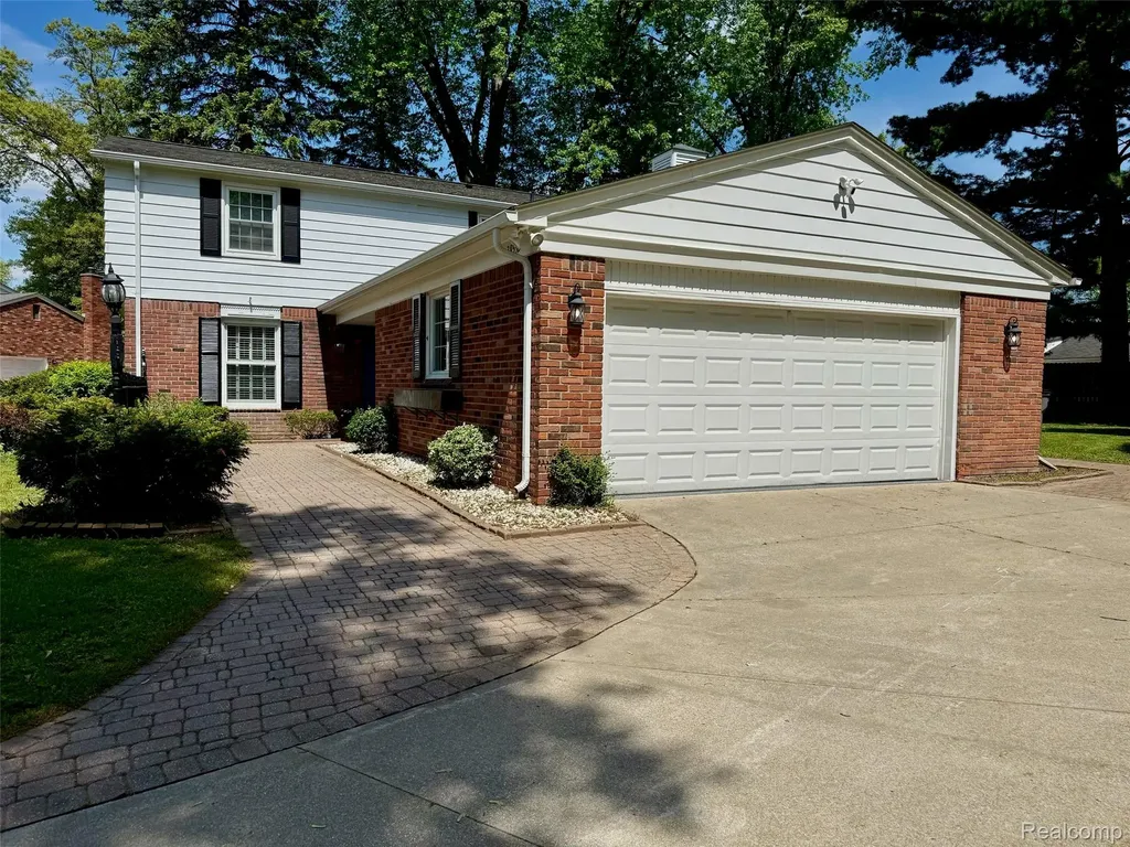 38552 Macintosh Court Clinton Charter Township MI 48036
