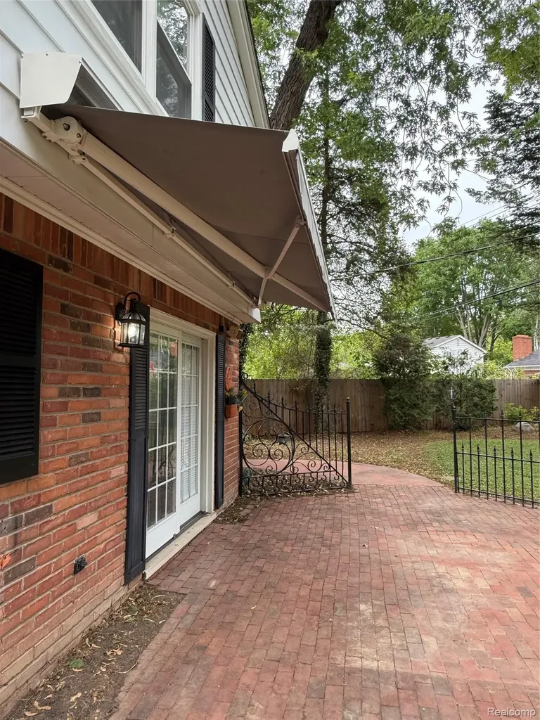 38552 Macintosh Court Clinton Charter Township MI 48036