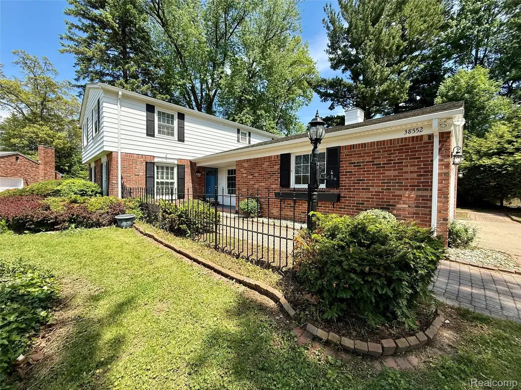 38552 Macintosh Court Clinton Charter Township MI 48036