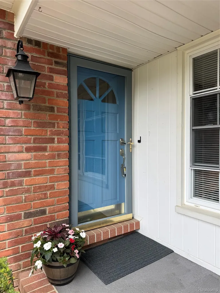38552 Macintosh Court Clinton Charter Township MI 48036