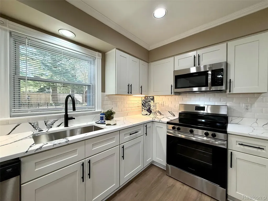38552 Macintosh Court Clinton Charter Township MI 48036