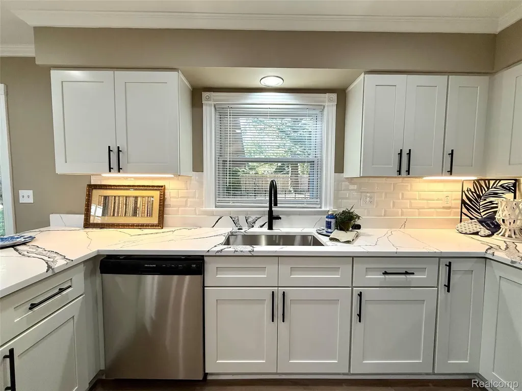 38552 Macintosh Court Clinton Charter Township MI 48036