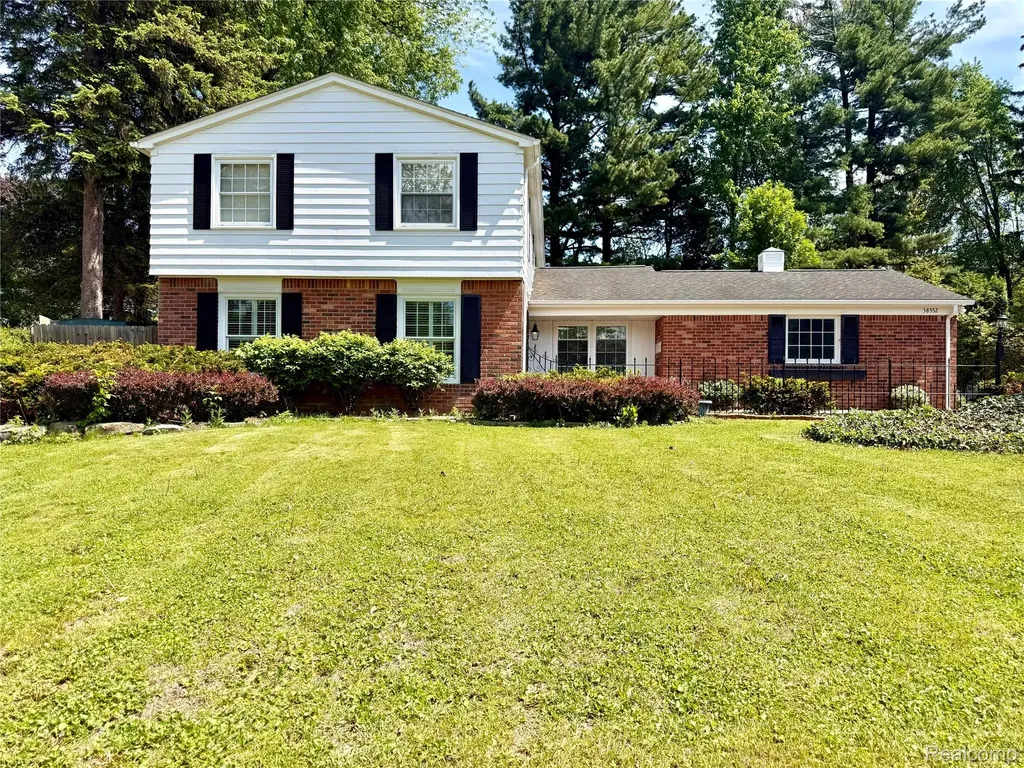 38552 Macintosh Court Clinton Charter Township MI 48036