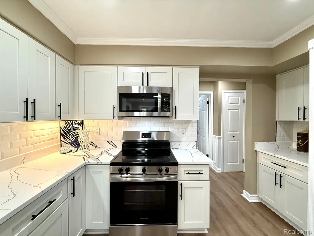38552 Macintosh Court Clinton Charter Township MI 48036
