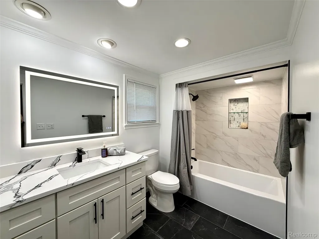 38552 Macintosh Court Clinton Charter Township MI 48036