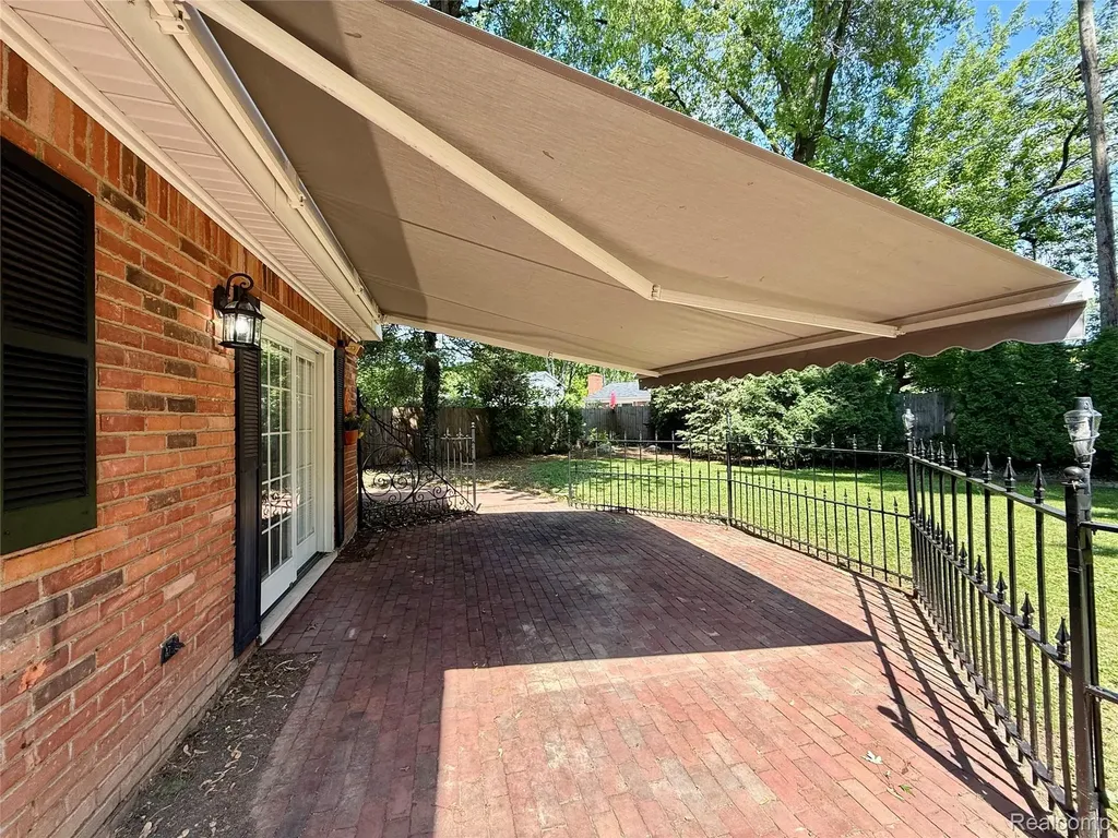 38552 Macintosh Court Clinton Charter Township MI 48036