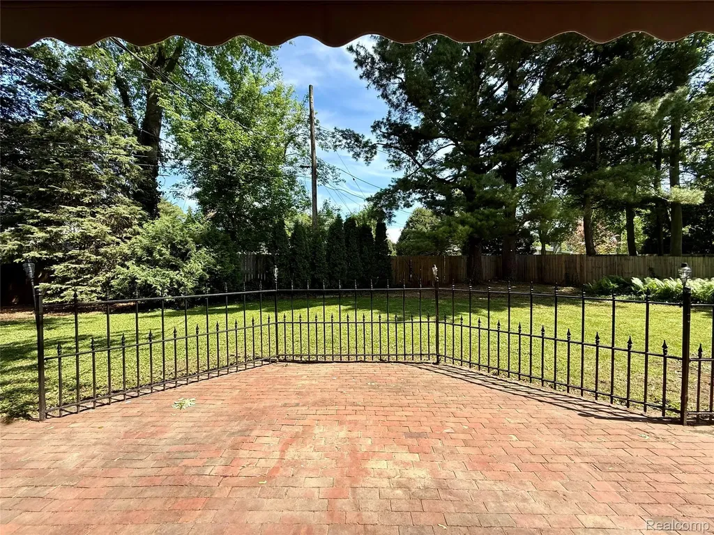 38552 Macintosh Court Clinton Charter Township MI 48036