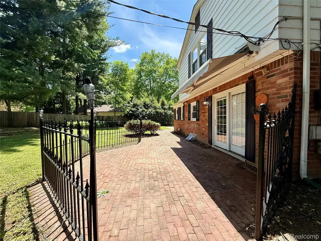 38552 Macintosh Court Clinton Charter Township MI 48036