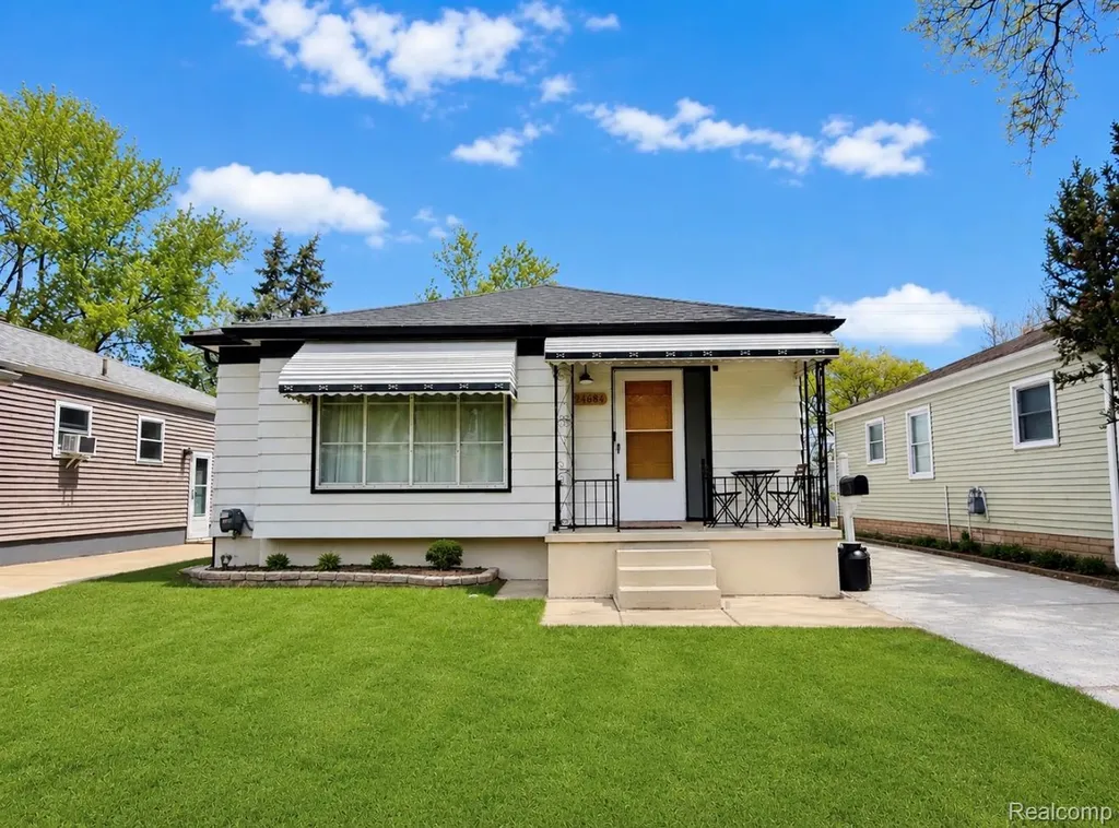 24684 Lambrecht Avenue Eastpointe City MI 48021