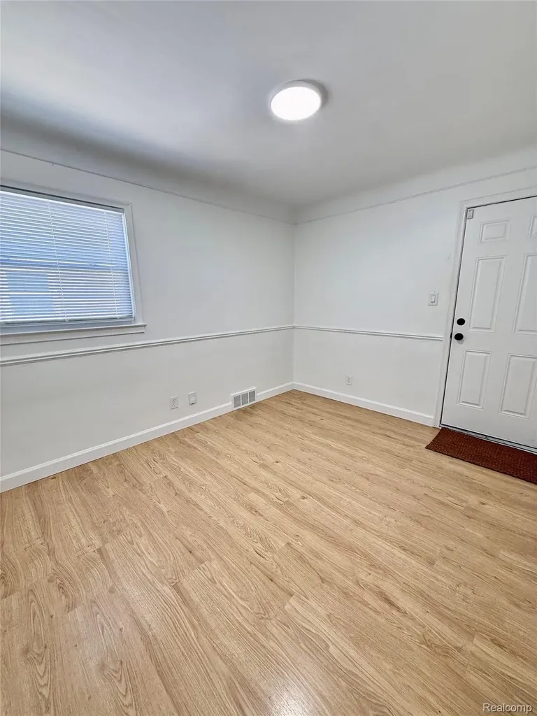 24684 Lambrecht Avenue Eastpointe City MI 48021