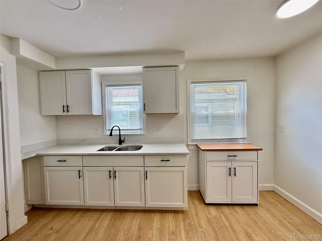 24684 Lambrecht Avenue Eastpointe City MI 48021