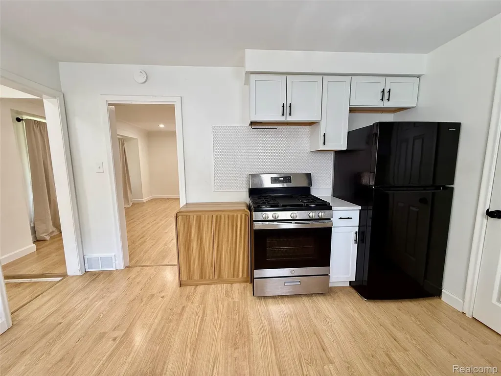 24684 Lambrecht Avenue Eastpointe City MI 48021