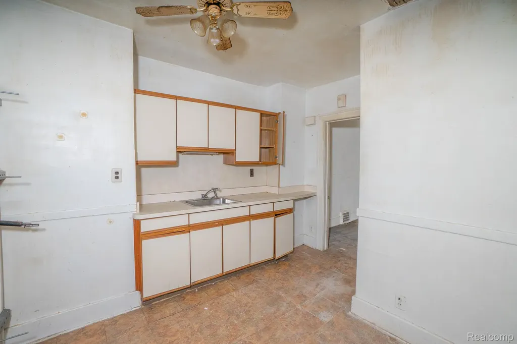 20475 San Juan Drive Detroit City MI 48221