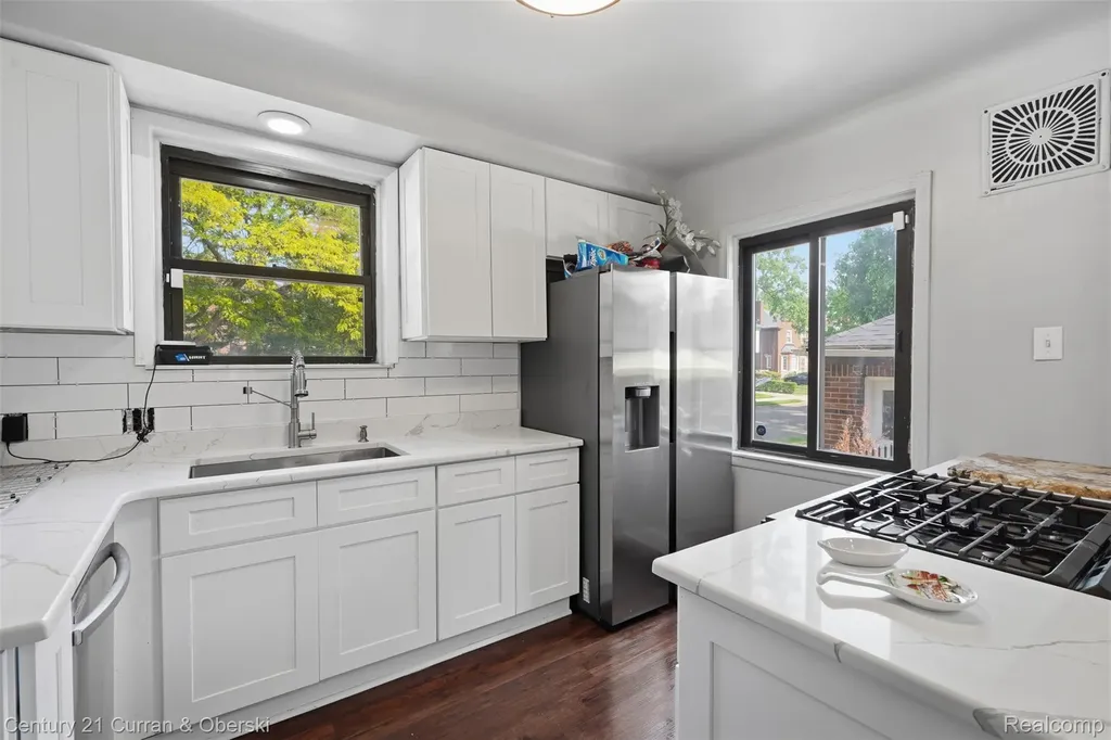 20096 Shrewsbury Road Detroit City MI 48221