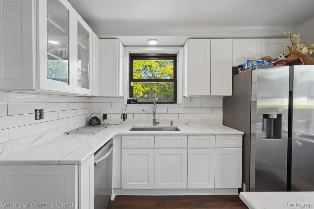 20096 Shrewsbury Road Detroit City MI 48221