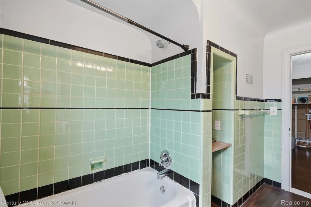 20096 Shrewsbury Road Detroit City MI 48221