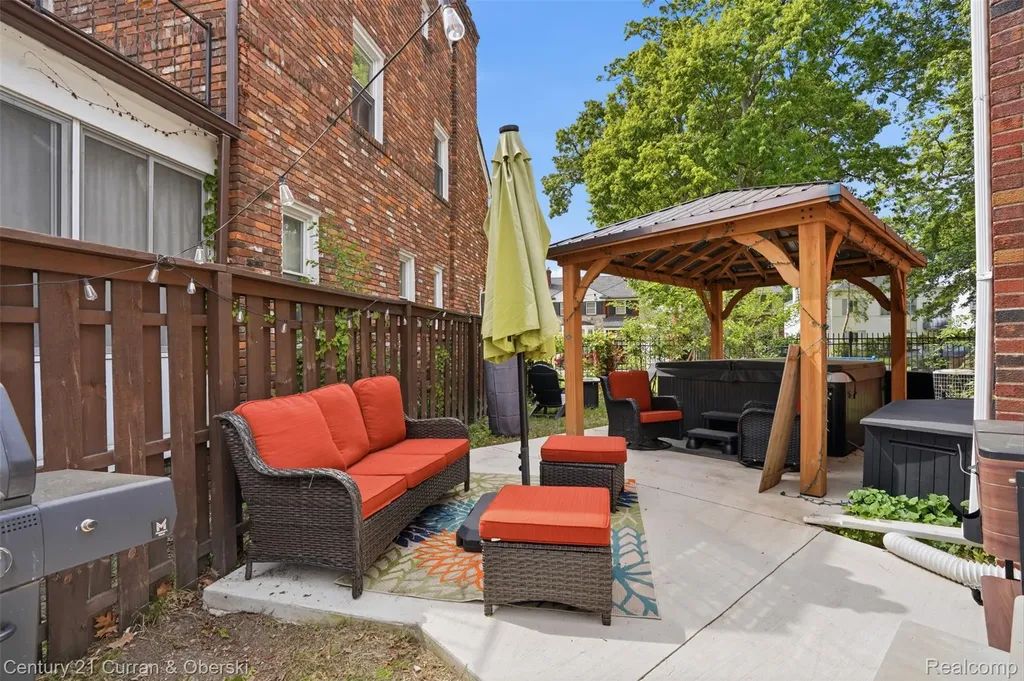 20096 Shrewsbury Road Detroit City MI 48221
