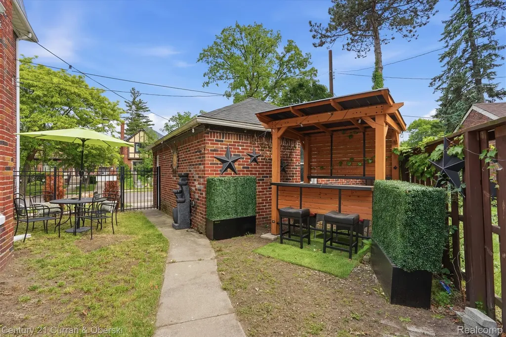20096 Shrewsbury Road Detroit City MI 48221