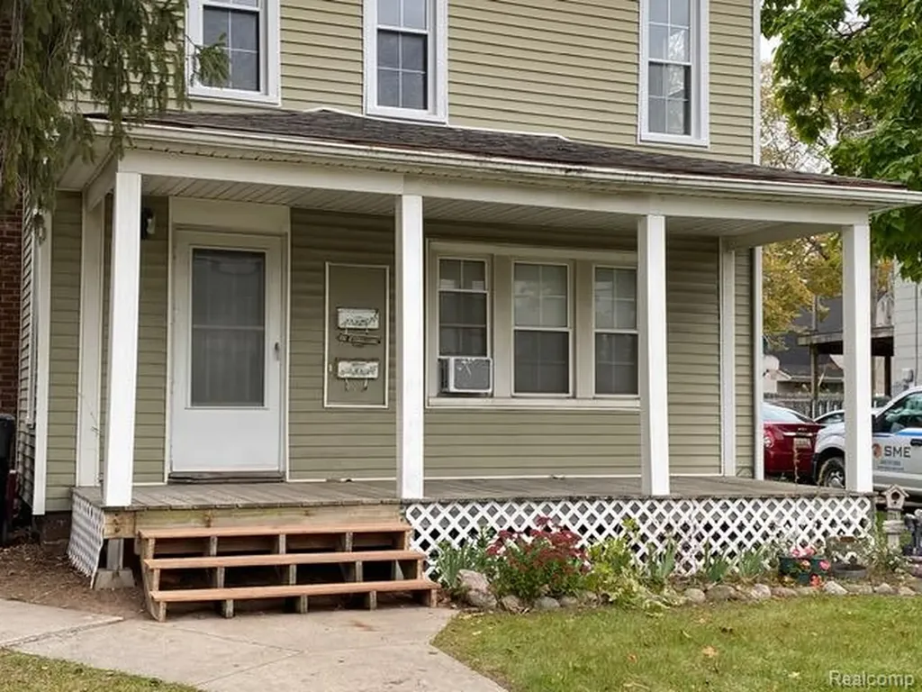 504 E Clinton Street Howell City MI 48843