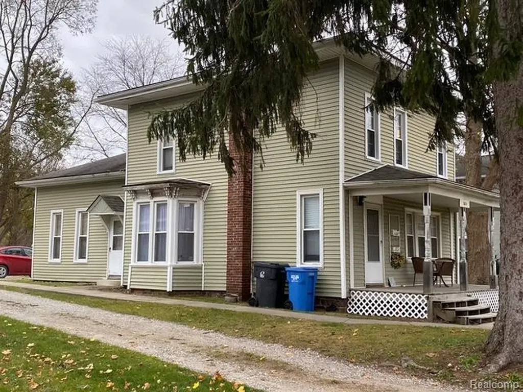 504 E Clinton Street Howell City MI 48843