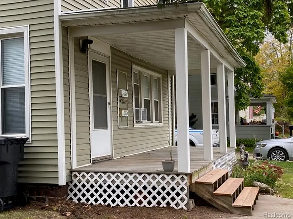 504 E Clinton Street Howell City MI 48843
