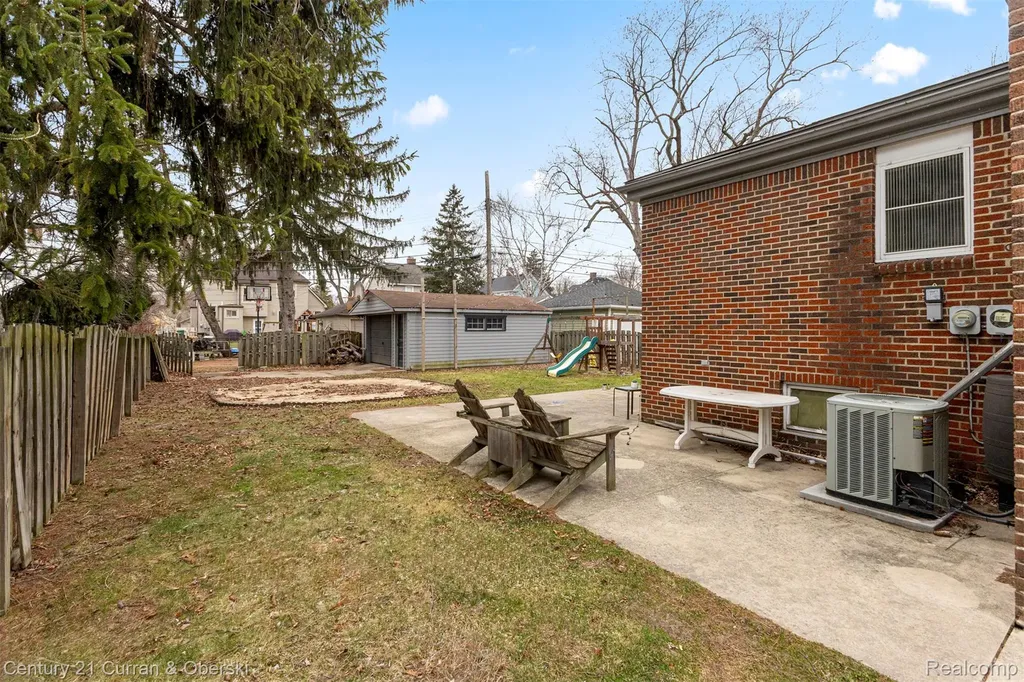 22043 Edison Street Dearborn City MI 48124