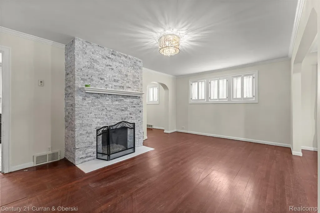 22043 Edison Street Dearborn City MI 48124