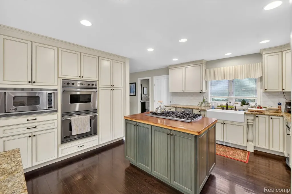 3952 Cottontail Lane Bloomfield Hills City MI 48301