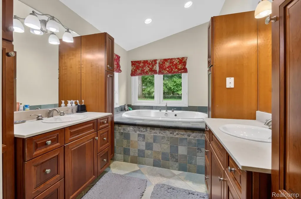 3952 Cottontail Lane Bloomfield Hills City MI 48301