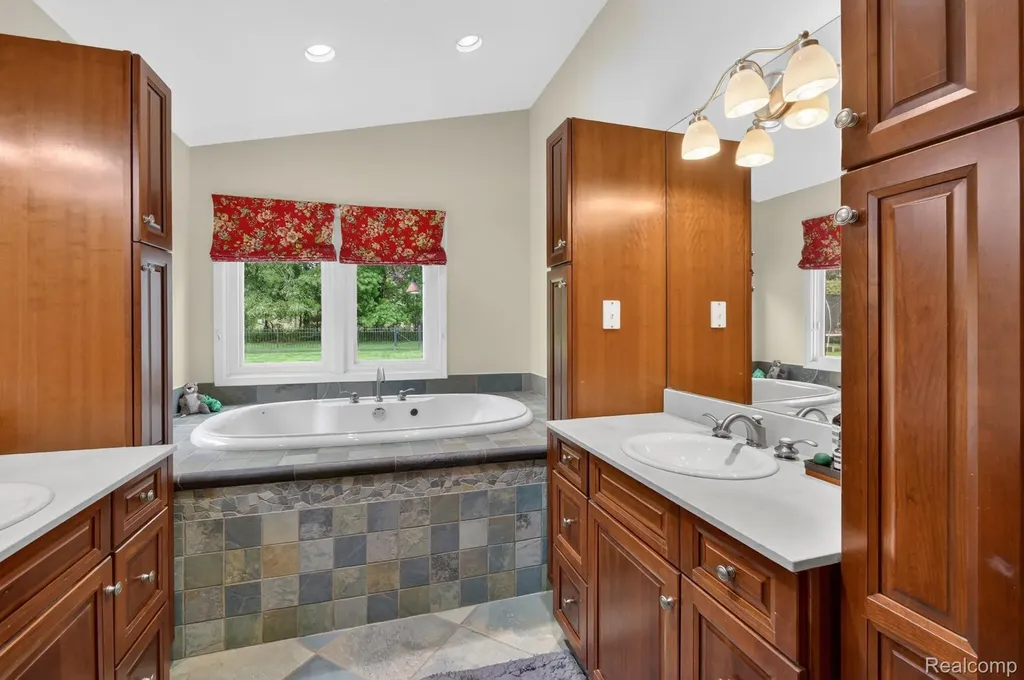 3952 Cottontail Lane Bloomfield Hills City MI 48301