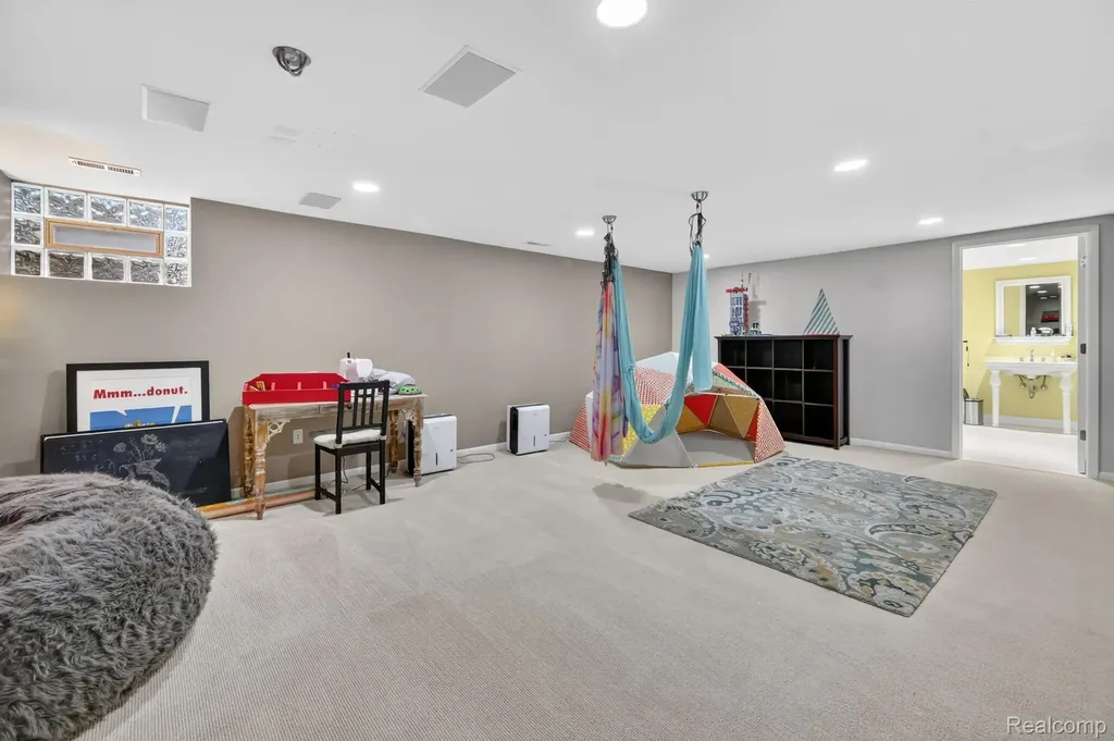 3952 Cottontail Lane Bloomfield Hills City MI 48301