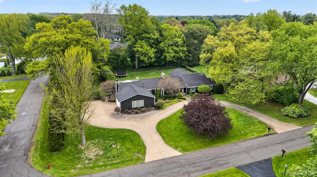 3952 Cottontail Lane Bloomfield Hills City MI 48301