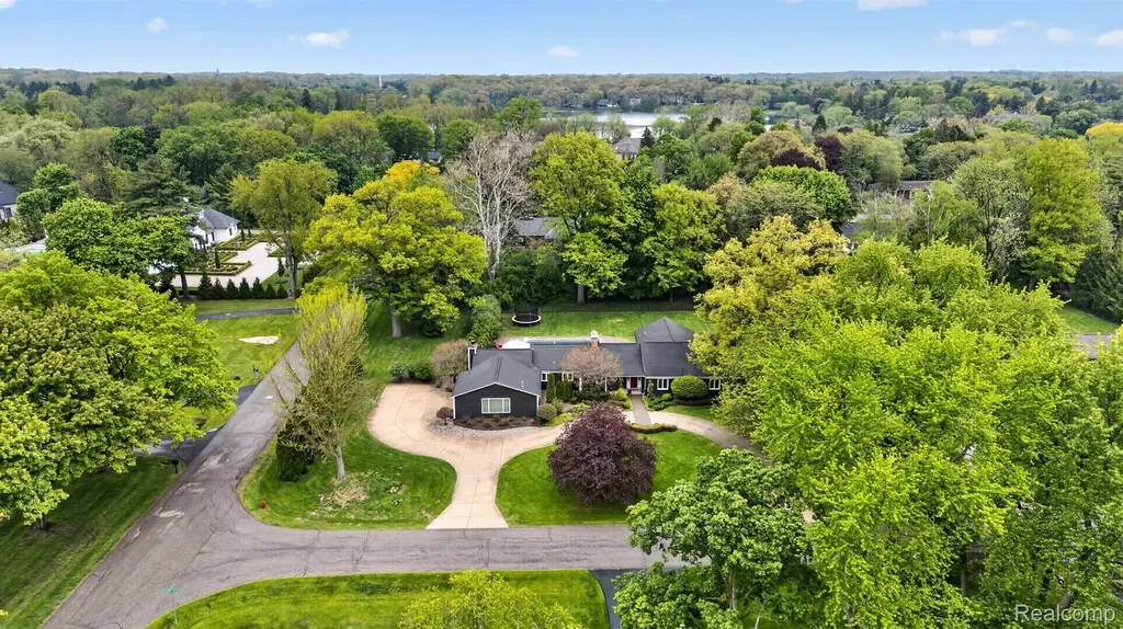 3952 Cottontail Lane Bloomfield Hills City MI 48301