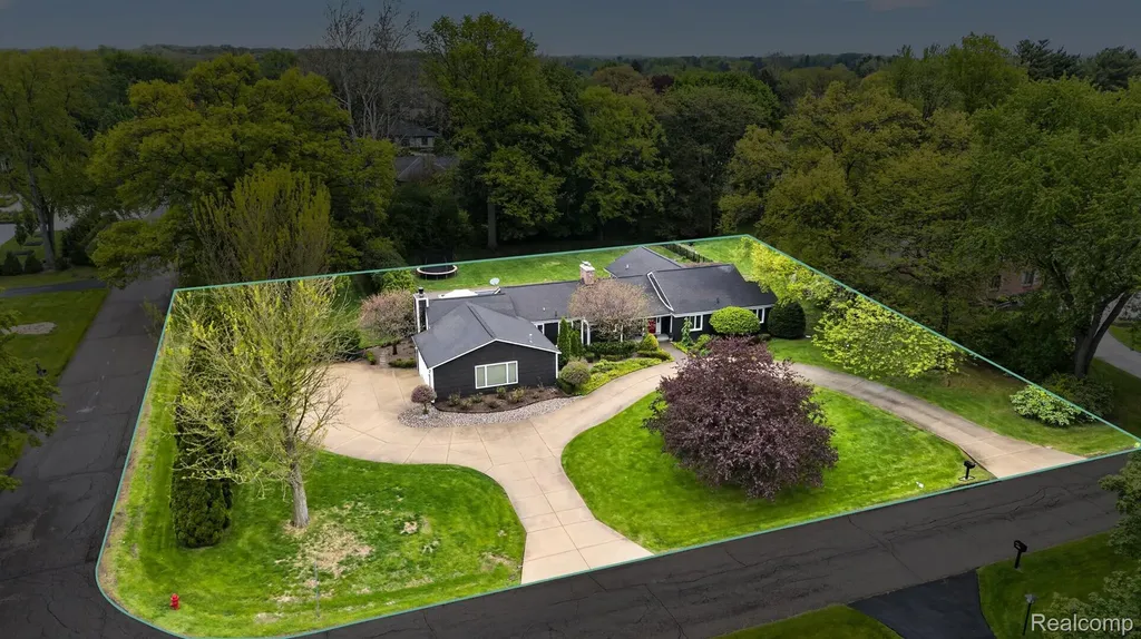 3952 Cottontail Lane Bloomfield Hills City MI 48301