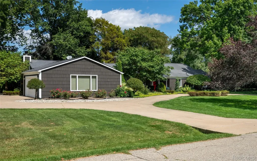3952 Cottontail Lane Bloomfield Hills City MI 48301